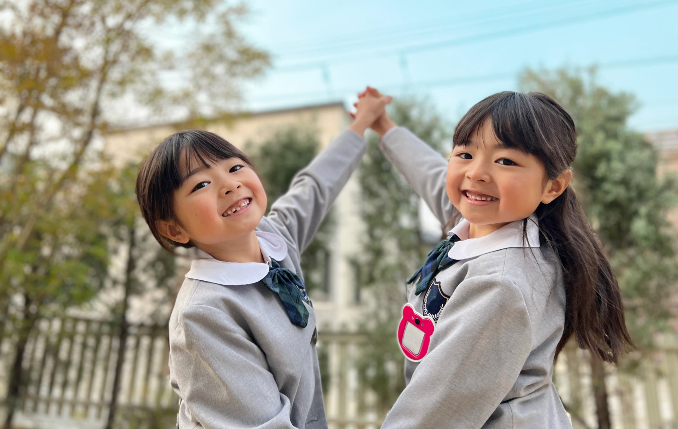 明るい笑顔、明るい声、明るい足音